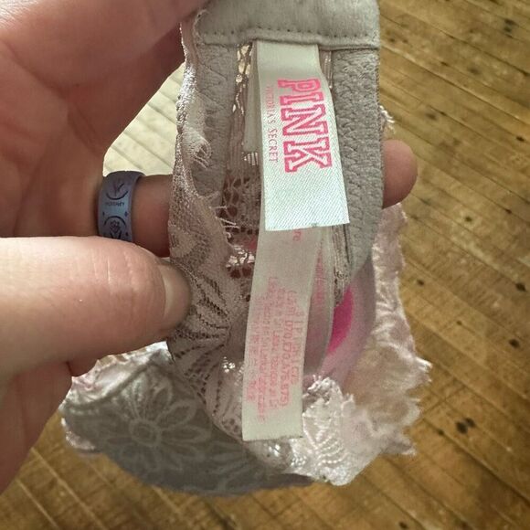 Victoria’s Secret S light pink lace wireless bralette - Picture 3 of 3